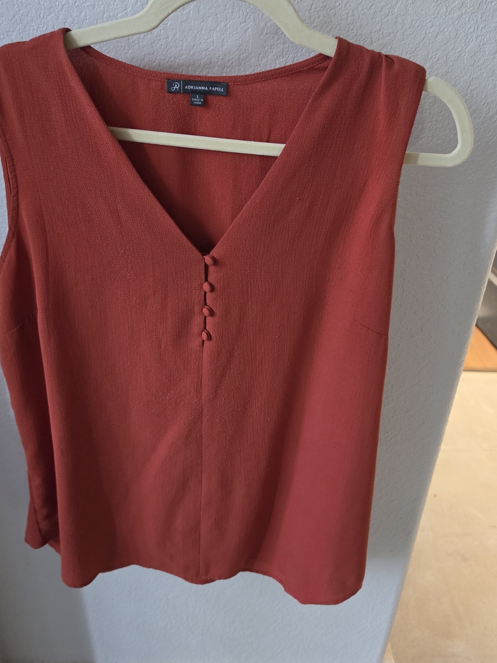 Adrianna Papell Red Sleeveless V-Neck Button Front Top